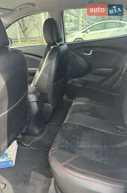 Позашляховик / Кросовер Hyundai ix35 2013 в 