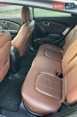 Внедорожник / Кроссовер Hyundai ix35 2011 в 
