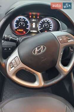 Позашляховик / Кросовер Hyundai ix35 2013 в 