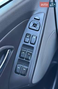 Позашляховик / Кросовер Hyundai ix35 2012 в 