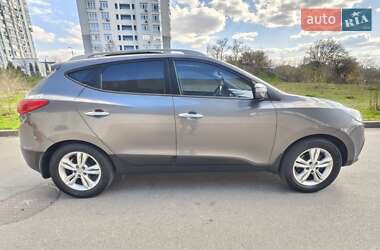 Внедорожник / Кроссовер Hyundai ix35 2011 в 