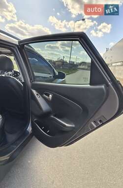 Внедорожник / Кроссовер Hyundai ix35 2011 в 