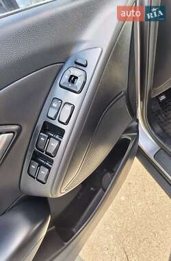 Внедорожник / Кроссовер Hyundai ix35 2011 в 