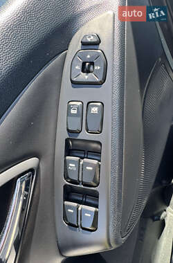 Позашляховик / Кросовер Hyundai ix35 2013 в 