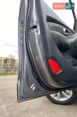 Внедорожник / Кроссовер Hyundai ix35 2013 в 