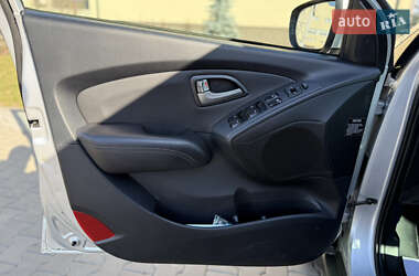 Внедорожник / Кроссовер Hyundai ix35 2011 в 