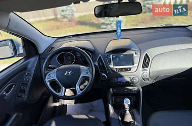 Внедорожник / Кроссовер Hyundai ix35 2011 в 