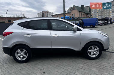 Внедорожник / Кроссовер Hyundai ix35 2011 в 