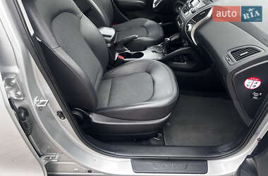 Внедорожник / Кроссовер Hyundai ix35 2011 в 