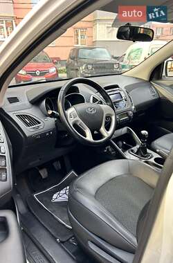 Внедорожник / Кроссовер Hyundai ix35 2013 в 