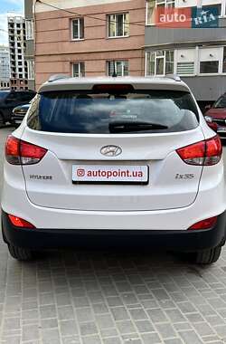 Внедорожник / Кроссовер Hyundai ix35 2013 в 