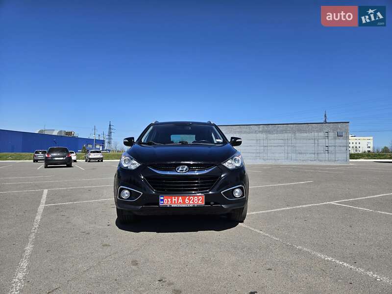 Внедорожник / Кроссовер Hyundai ix35 2011 в 