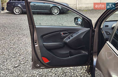 Позашляховик / Кросовер Hyundai ix35 2014 в 
