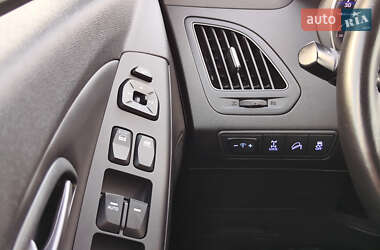 Позашляховик / Кросовер Hyundai ix35 2014 в 