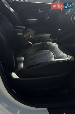 Внедорожник / Кроссовер Hyundai ix35 2010 в 
