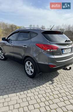 Внедорожник / Кроссовер Hyundai ix35 2011 в 