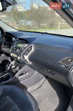 Внедорожник / Кроссовер Hyundai ix35 2011 в 