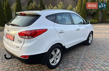 Позашляховик / Кросовер Hyundai ix35 2011 в 