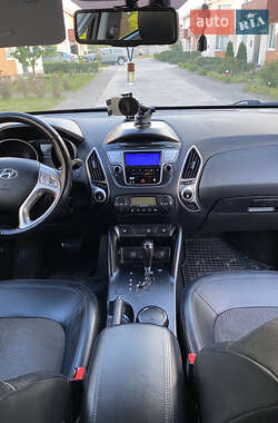 Внедорожник / Кроссовер Hyundai ix35 2010 в 