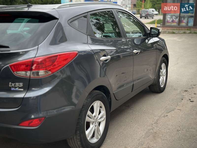 Позашляховик / Кросовер Hyundai ix35 2010 в Сумах