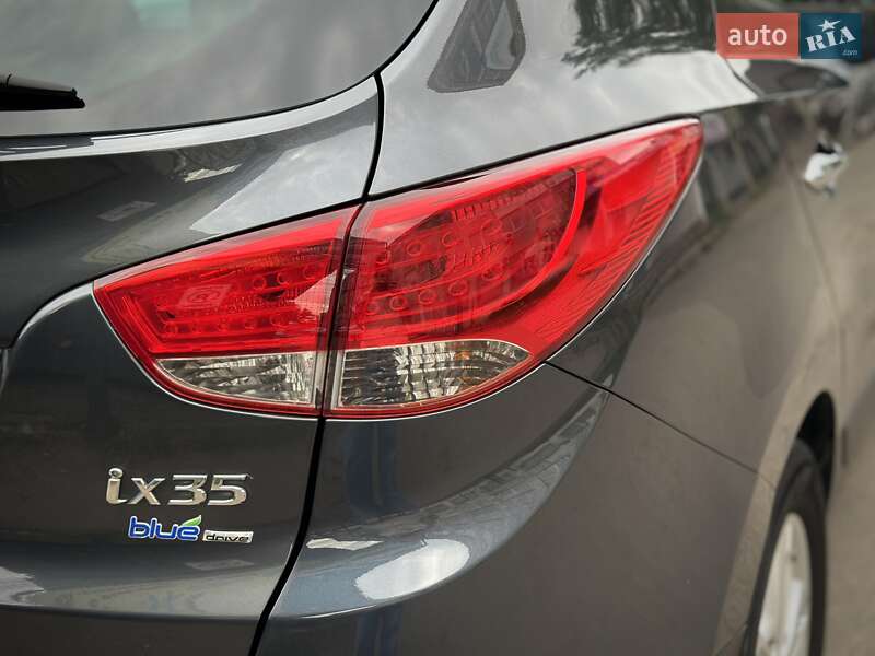 Позашляховик / Кросовер Hyundai ix35 2010 в Сумах