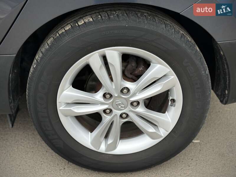 Позашляховик / Кросовер Hyundai ix35 2010 в Сумах