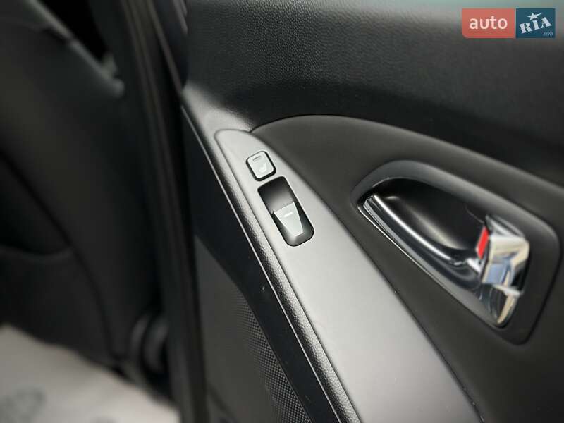 Позашляховик / Кросовер Hyundai ix35 2010 в Сумах