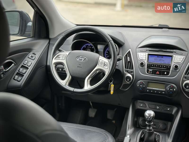 Позашляховик / Кросовер Hyundai ix35 2010 в Сумах