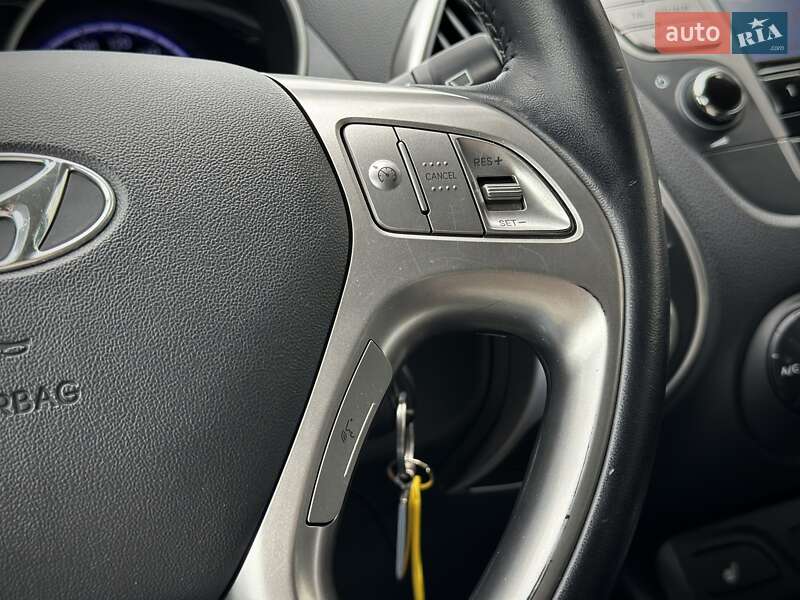 Позашляховик / Кросовер Hyundai ix35 2010 в Сумах