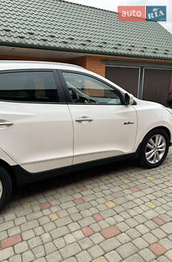 Позашляховик / Кросовер Hyundai ix35 2013 в 