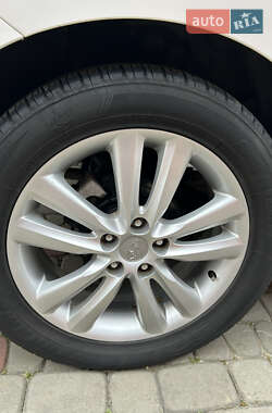 Позашляховик / Кросовер Hyundai ix35 2013 в 