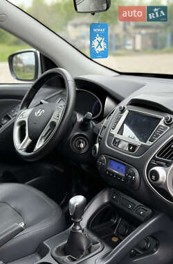 Позашляховик / Кросовер Hyundai ix35 2011 в 
