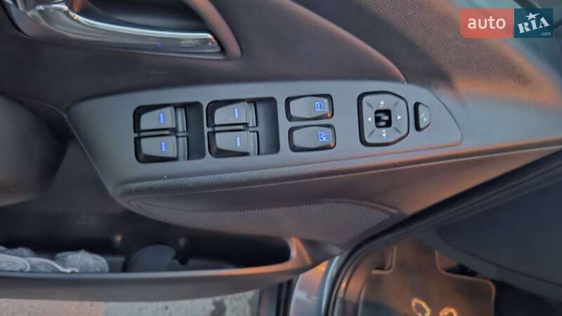 Позашляховик / Кросовер Hyundai ix35 2011 в Радивиліві