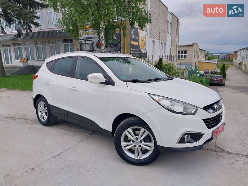 Внедорожник / Кроссовер Hyundai ix35 2012 в 