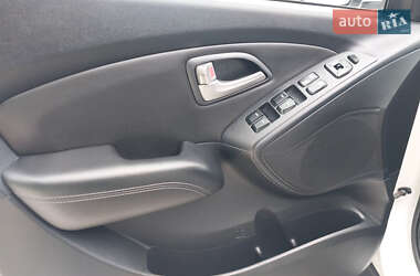 Внедорожник / Кроссовер Hyundai ix35 2012 в 