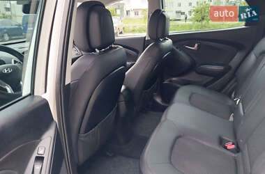Внедорожник / Кроссовер Hyundai ix35 2012 в 