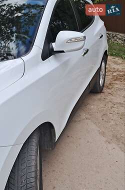 Позашляховик / Кросовер Hyundai ix35 2010 в 