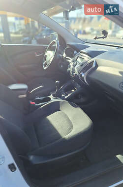 Внедорожник / Кроссовер Hyundai ix35 2010 в 