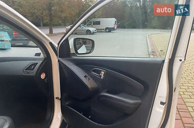 Позашляховик / Кросовер Hyundai ix35 2011 в 