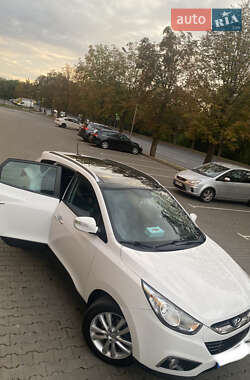 Позашляховик / Кросовер Hyundai ix35 2011 в 