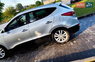 Внедорожник / Кроссовер Hyundai ix35 2010 в 