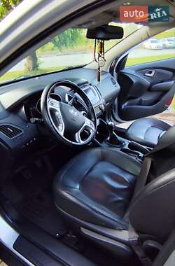 Внедорожник / Кроссовер Hyundai ix35 2010 в 