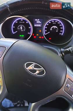 Внедорожник / Кроссовер Hyundai ix35 2010 в 
