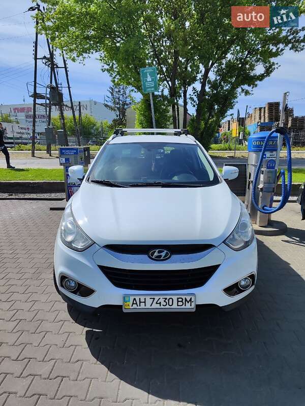 Позашляховик / Кросовер Hyundai ix35 2010 в 