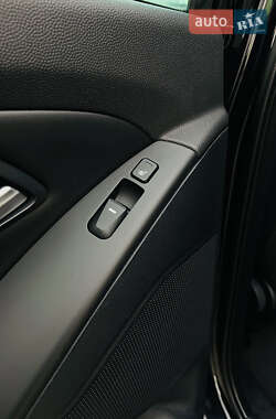 Внедорожник / Кроссовер Hyundai ix35 2014 в 