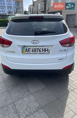 Внедорожник / Кроссовер Hyundai ix35 2011 в 