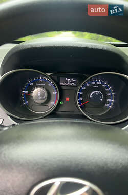 Внедорожник / Кроссовер Hyundai ix35 2011 в 