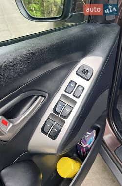 Внедорожник / Кроссовер Hyundai ix35 2011 в 