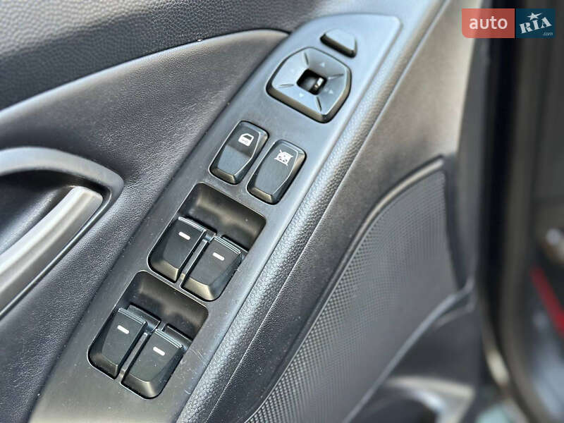 Позашляховик / Кросовер Hyundai ix35 2011 в Дніпрі