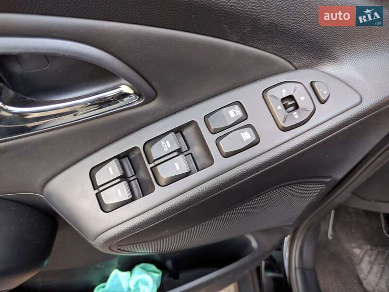 Позашляховик / Кросовер Hyundai ix35 2010 в Одесі